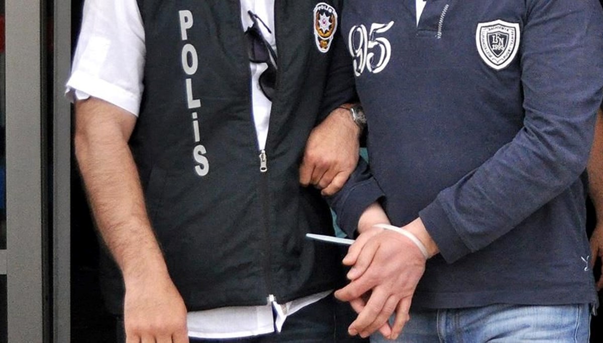 Adana'da uyuşturucu operasyonunda yakalanan 3 zanlıdan biri tutuklandı