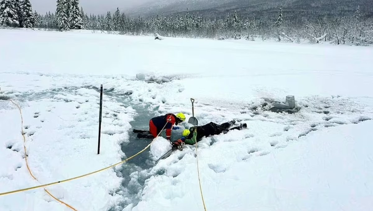 Alaska'da köpeğini kurtarmak için donmuş nehre atlayan kadın kayboldu