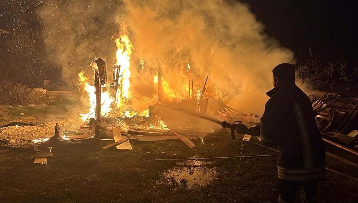Antakya'da çadır yangını söndürüldü