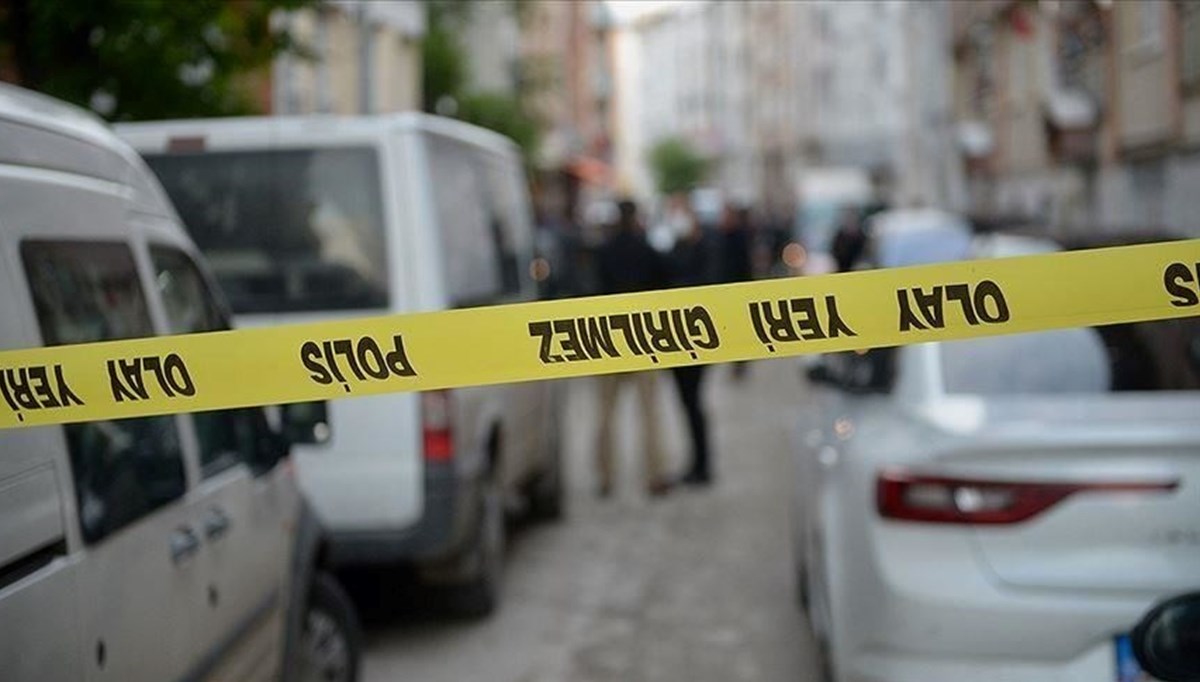 Antalya'da park halindeki otomobile çarparak öldü