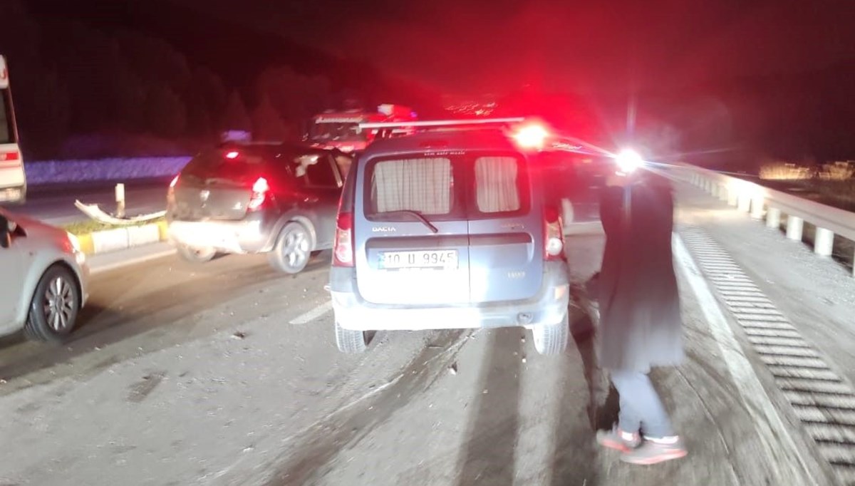 Burhaniye’de zincirleme kaza: 6 yaralı