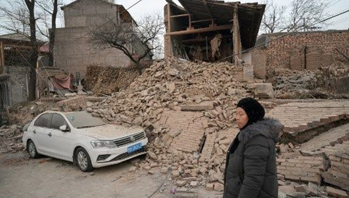 Çin'de deprem: Ölü sayısı 130'u aştı