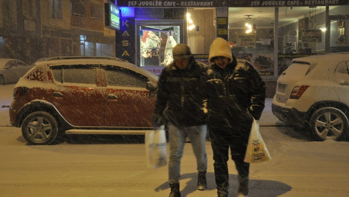 Kars’ta beyaz esaret: 72 köy yolu ulaşıma kapandı
