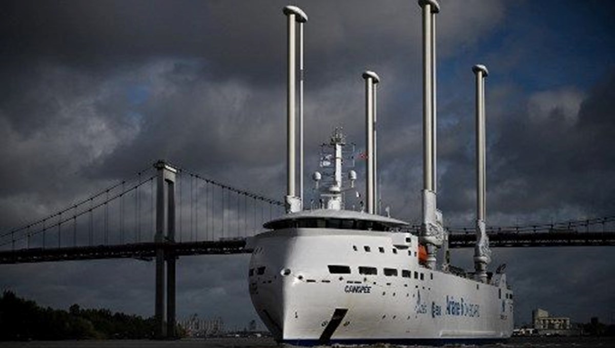 Rüzgar gücüyle çalışan kargo gemisi Canopée: ​Avrupa'nın en büyük roketini taşıyor