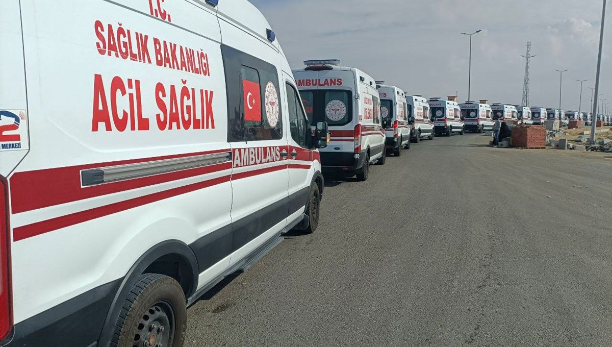 Türkiye'nin gönderdiği ambulanslar Refah Sınır Kapısı'na gidiyor