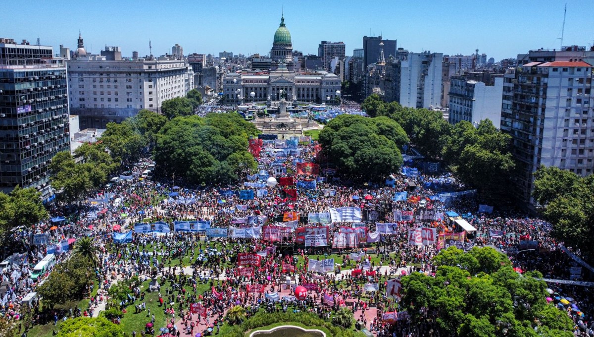 Arjantin'de işçi sendikaları, Devlet Başkanı Milei ve hükümet karşıtı gösteri düzenledi