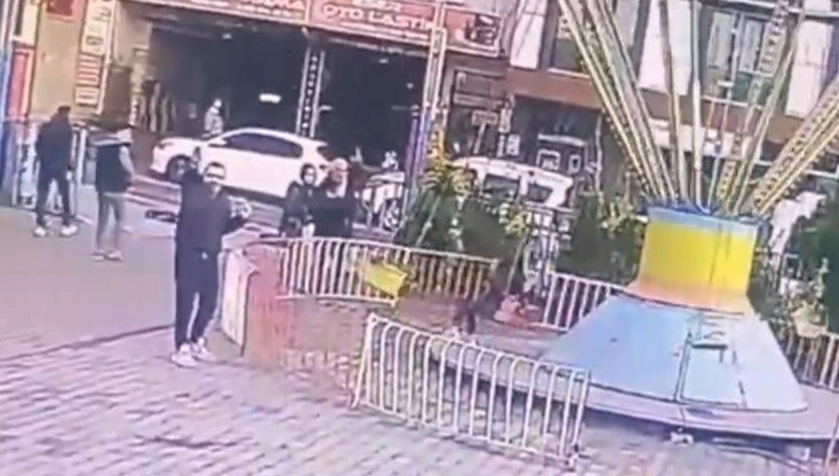 Arnavutköy'de lunaparkta silahlı saldırı kamerada