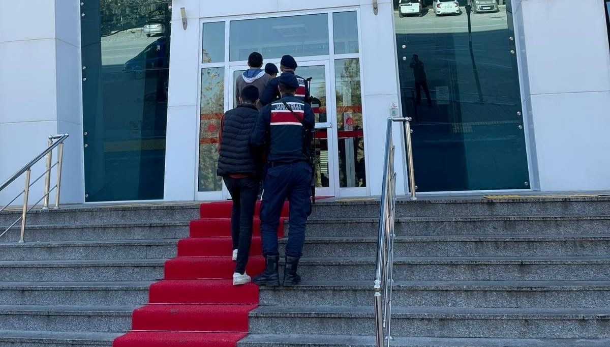 Burdur’da kaçakçılık ve uyuşturucu operasyonlarında yakalanan 3 kişi tutuklandı