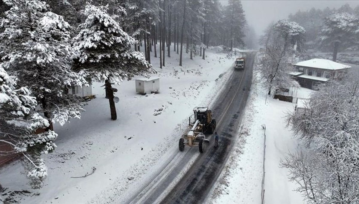 Çanakkale'de kar nedeniyle 46 köy yolu kapandı