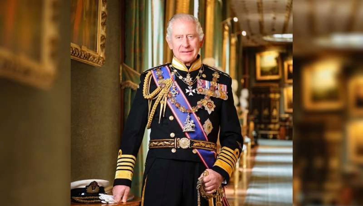 Charles'ın kral portresi eleştiri odağında: Utanç verici israf