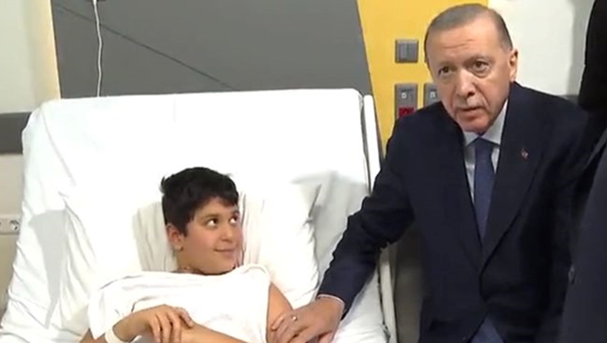 Cumhurbaşkanı Erdoğan, İzmir Şehir Hastanesi'nde tedavi gören çocukları ziyaret etti