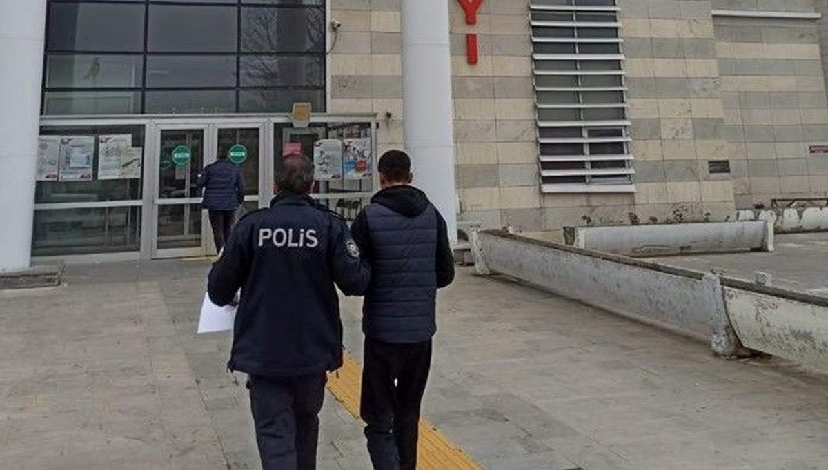 Elazığ’da sokak satıcılarına operasyon: 4 gözaltı