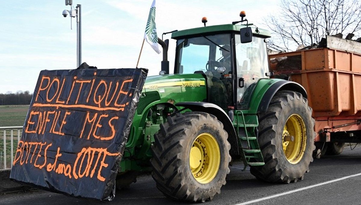 Fransız çiftçi protestoları: 800 traktör Paris sokaklarını kuşattı