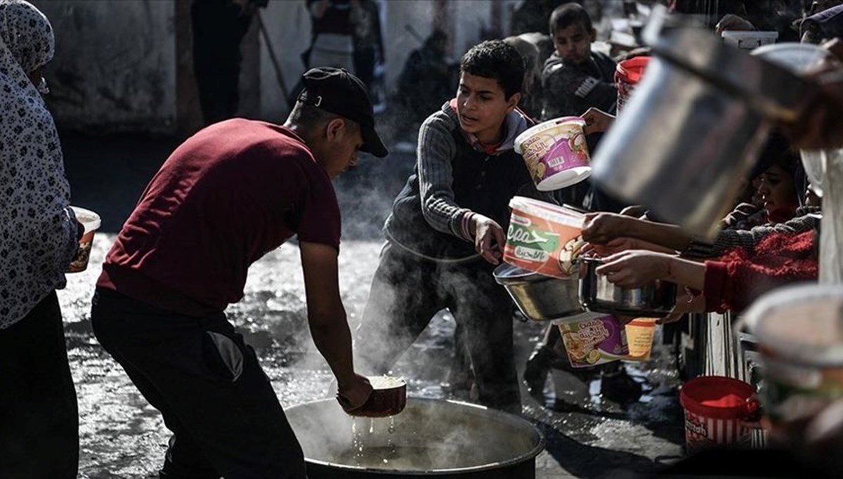 Gazze'de kıtlık: İnsanlar açlıktan ot yiyor ve kirli su içiyor