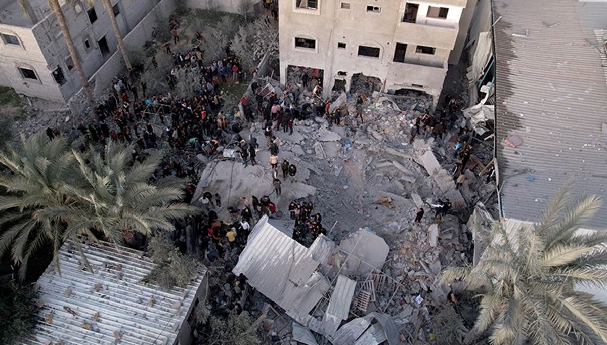 İsrail'in Gazze'nin güneyindeki Refah kentine düzenlediği saldırıda en az 15 kişi öldü