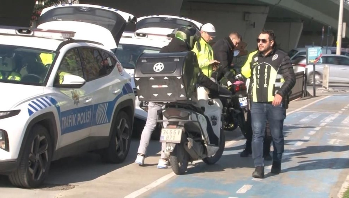 İstanbul'da yürüyüş yolunda motor kullananlara ceza
