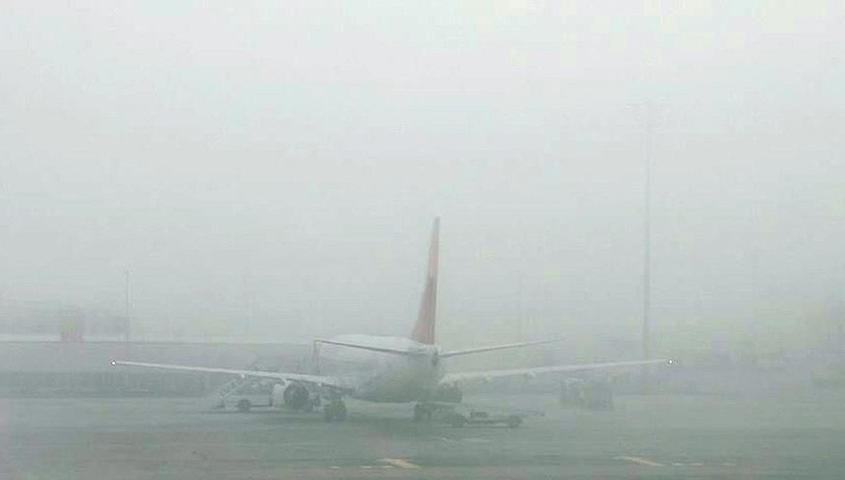 İzmir'de sis uçak seferlerini vurdu