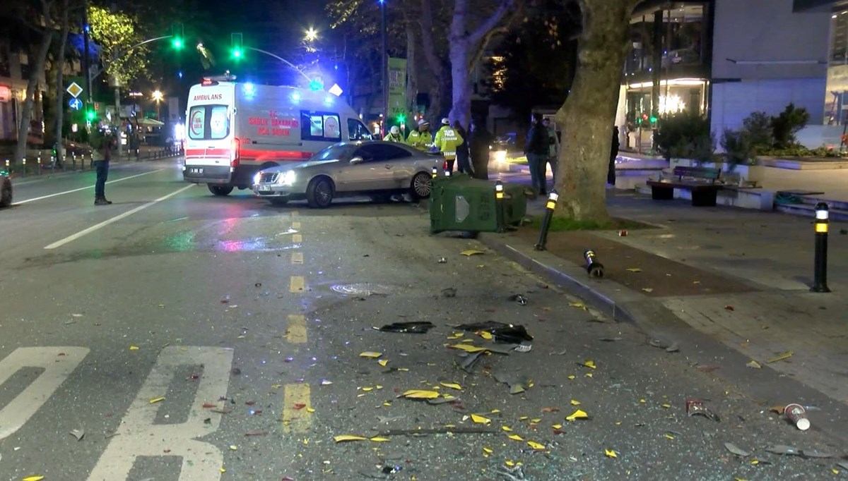 Kadıköy’de 3 araçlık kaza: 2 yaralı
