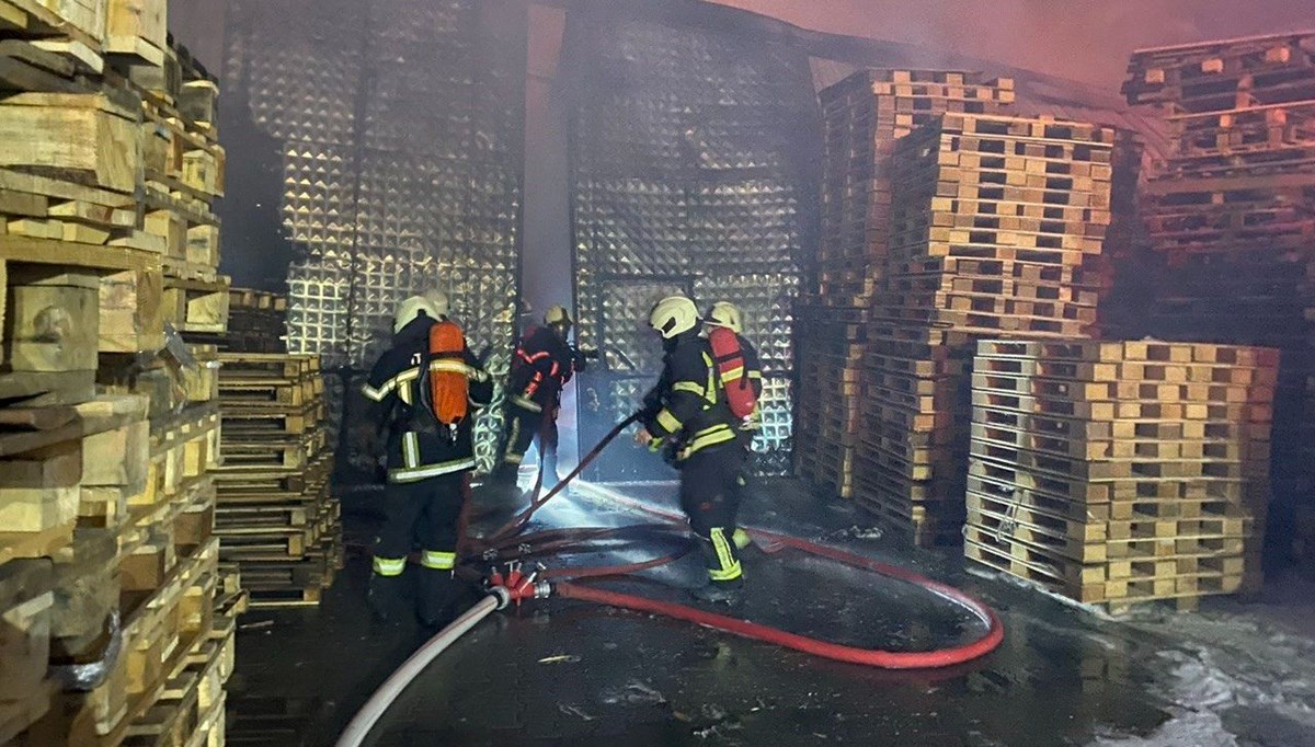 Kayseri’de Palet Üretim Tesisi’nde çıkan yangın 1 saatte kontrol altına alındı