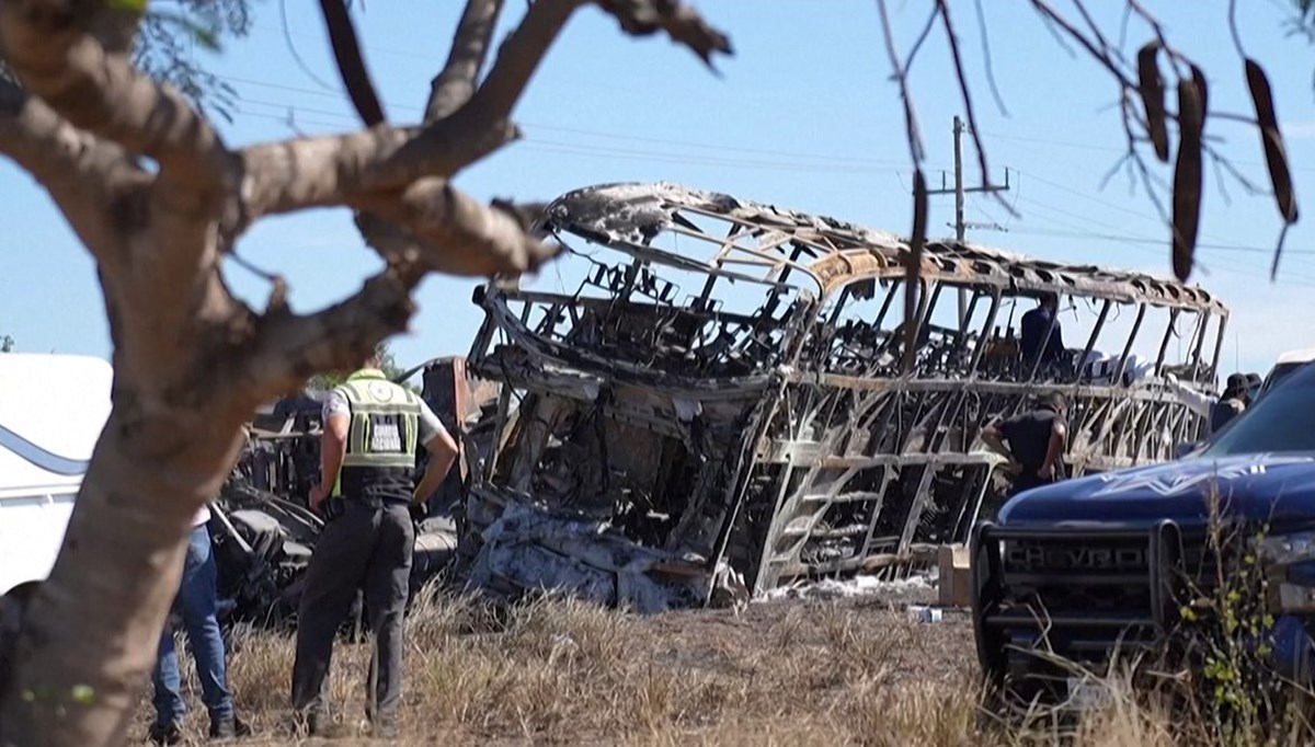 Meksika’da feci kaza: Tur otobüsü alev alev yandı, 19 kişi öldü