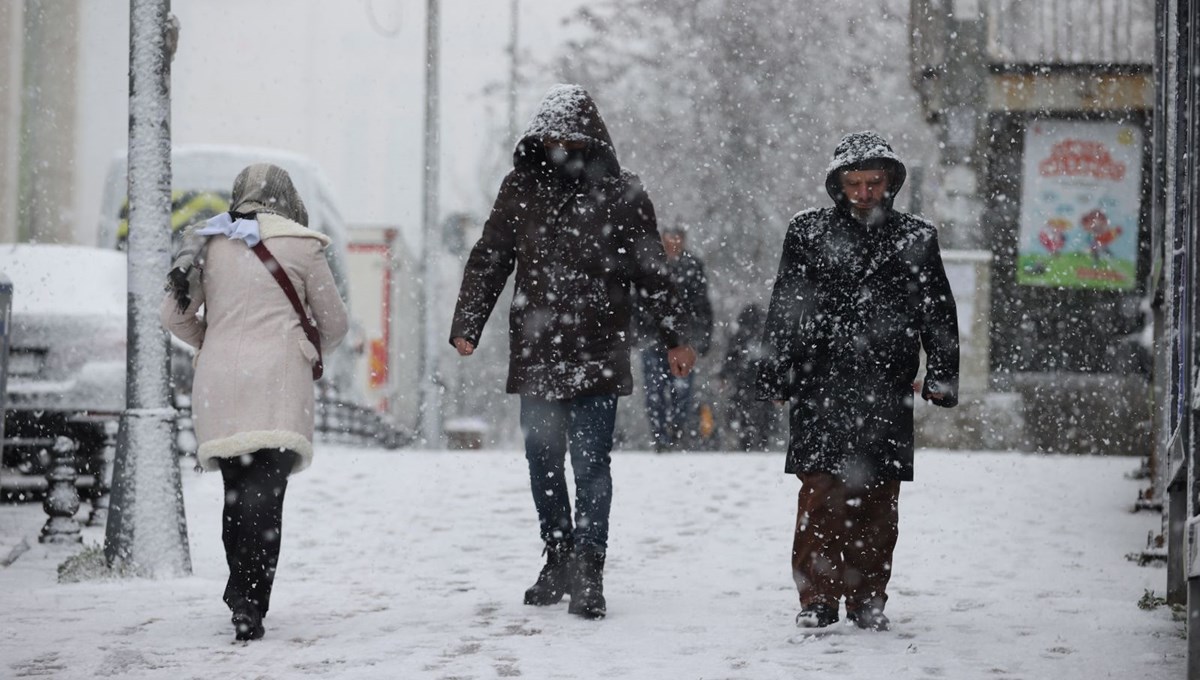 Meteoroloji tarih vererek uyardı: İstanbul'a ne zaman kar yağacak?
