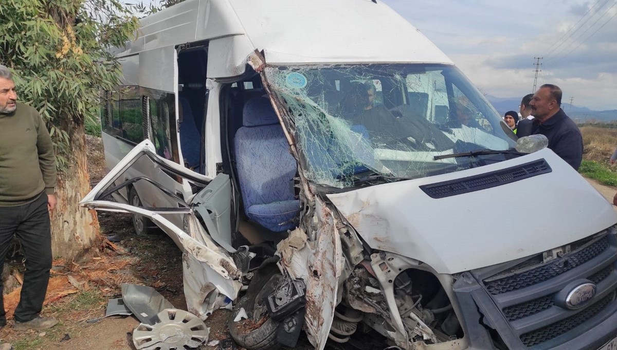 Osmaniye'de servis minibüsü ağaca çarptı: 4'ü öğrenci 6 yaralı
