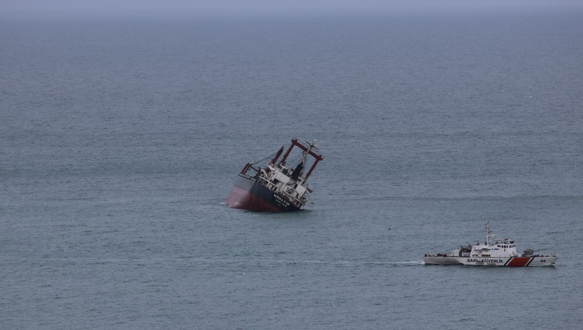 Romanya'da yan yatan yük gemisi Kastamonu'ya kadar sürüklendi