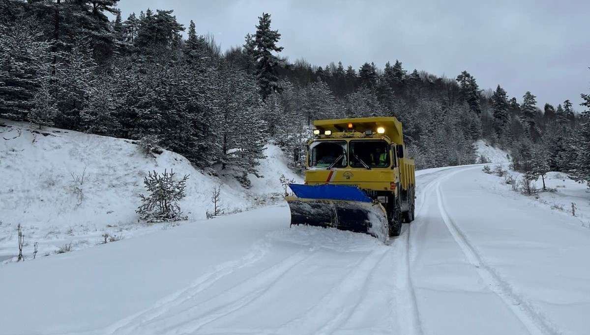 Sinop’ta kar hayatı felç etti: 110 köy yolu kapalı
