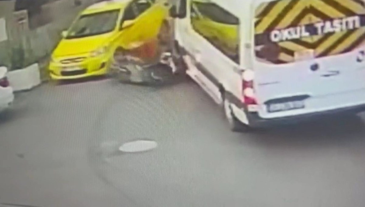 Şişli'de taksideki yolcunun açtığı kapıya çarpan motokurye öldü