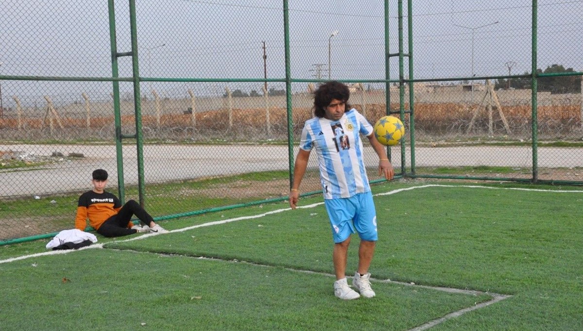 Yerli Maradona benzerliğiyle görenleri şaşırttı