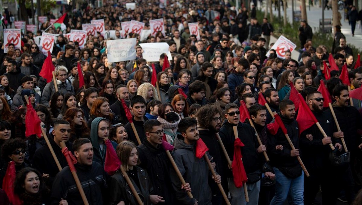 Yunanistan’da öğrenciler özel üniversitelere karşı protesto düzenledi