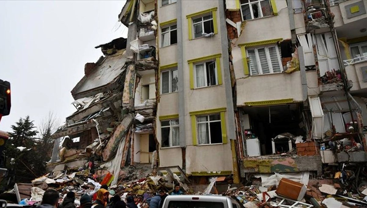 6 Şubat depremlerinde hayatını kaybedenler anılıyor: Kaç kişi öldü, kaç kişi yaralandı? (Hafızalara kazınan deprem görüntüleri)