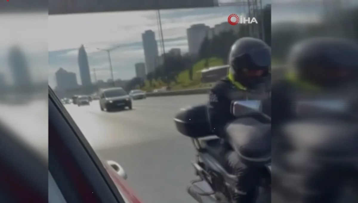Ataşehir'de kadın sürücünün aracını tekmeleyip küfür eden motosikletli kamerada