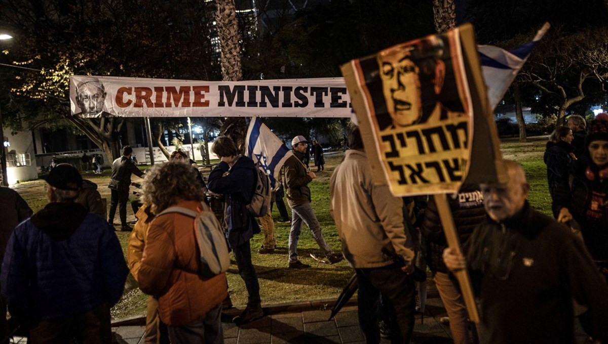 Binlerce İsrailli sokaklarda: Netanyahu'ya istifa çağrısı