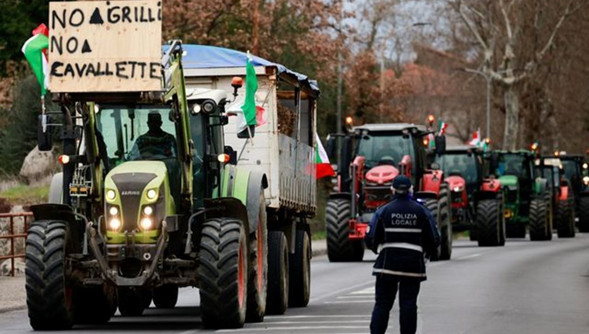 Çiftçiler İtalya'da da traktörleriyle eylemde