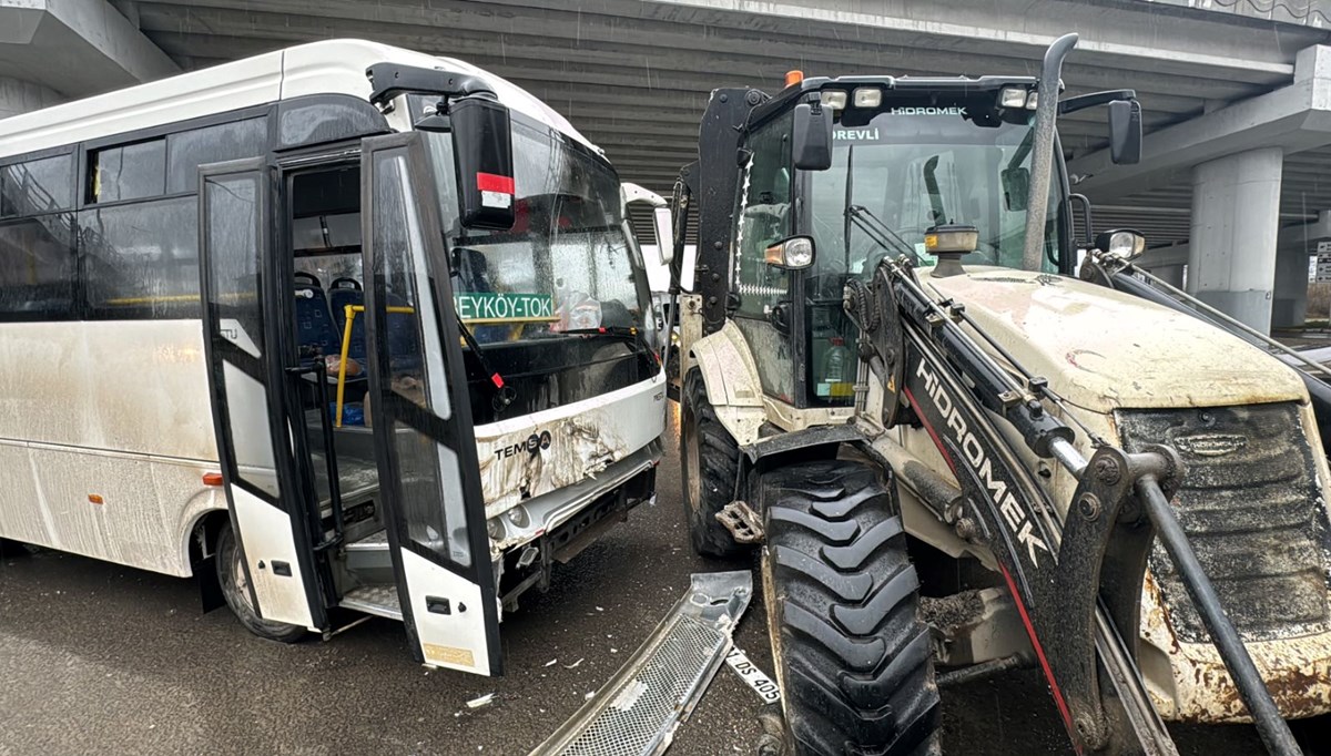 Düzce'de halk otobüsü iş makinesi ile çarpıştı: 8 yaralı