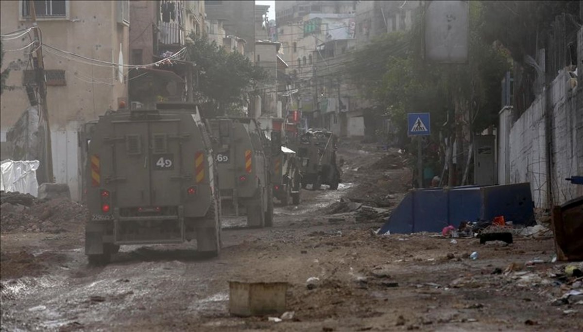 Filistin Kızılayı duyurdu: İsrail ordusundan el-Emel Hastanesi avlusuna baskın