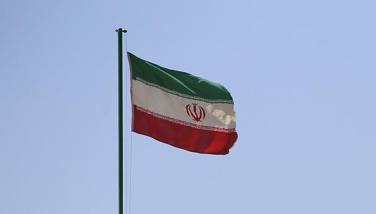 İran yeni hava savunma sistemlerini tanıttı