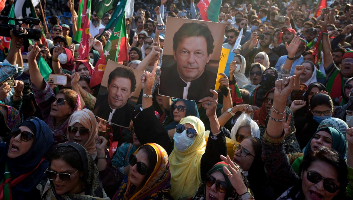 Pakistan'da seçim krizi: Han destekçileri yeniden sokakta