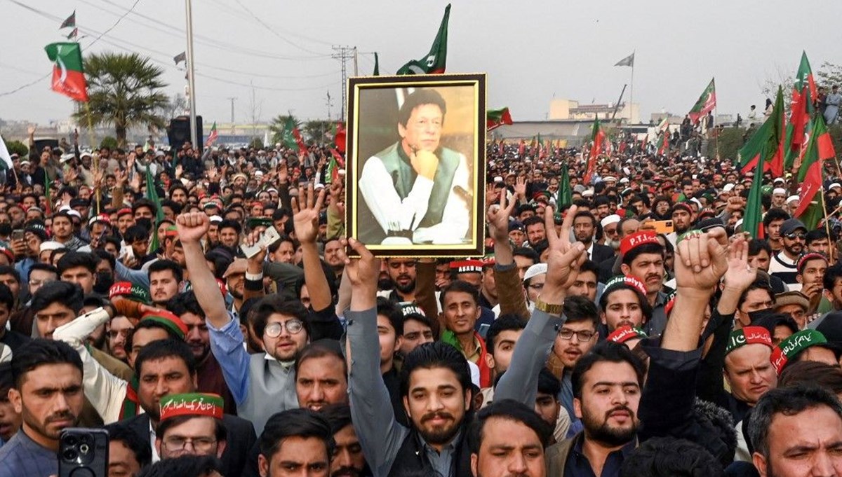 Pakistan'da seçim krizi: İmran Han'ın partisi sonucu protesto ediyor