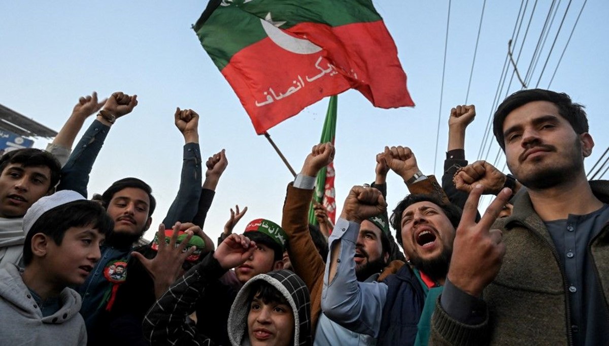 Pakistan'da seçim protestosu: 3 polis öldü