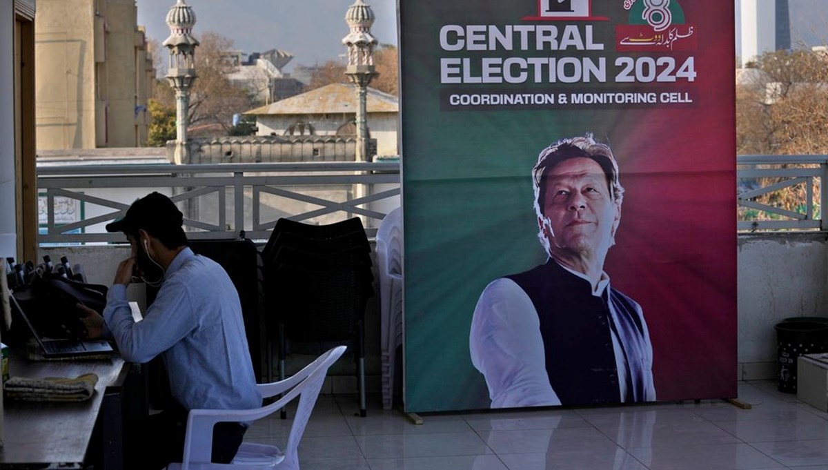 Pakistan'da tutuklu eski başbakandan seçim zaferi
