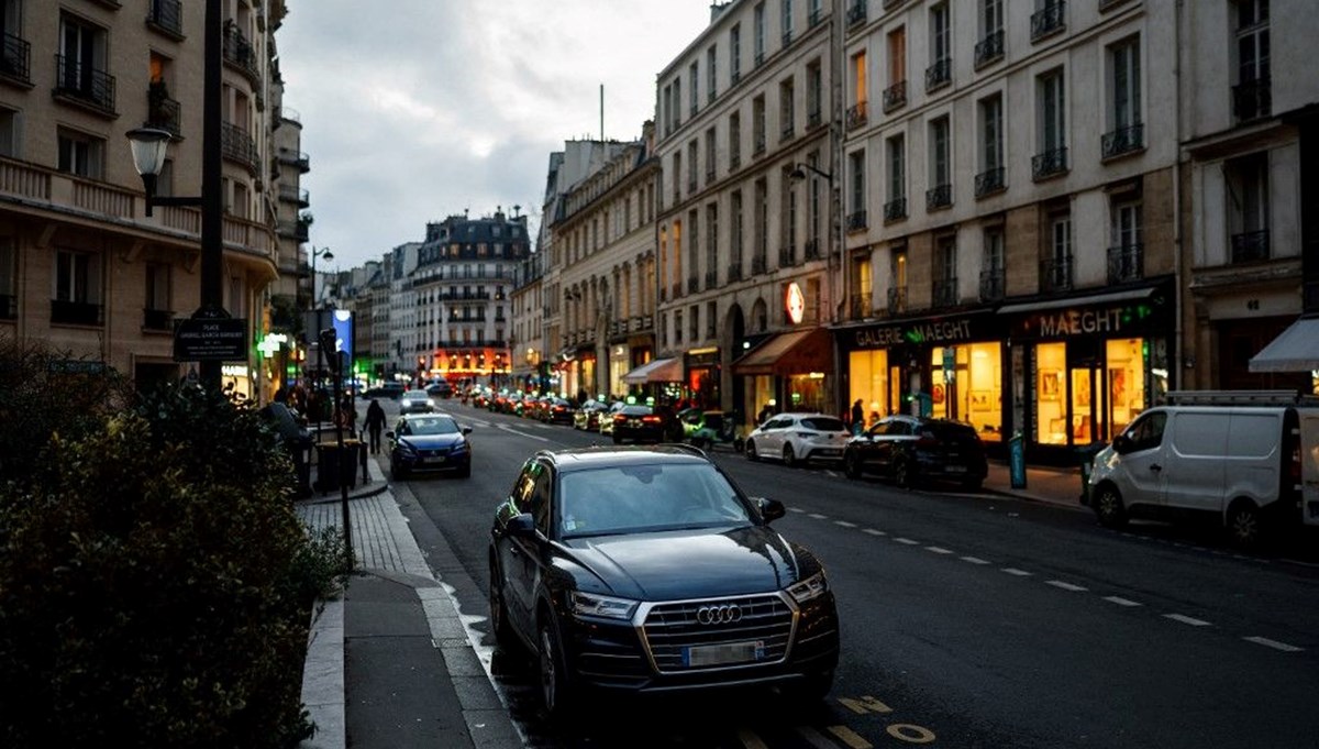 Paris'te çevre zaferi: SUV'lerin park ücreti üç katına çıkarılıyor