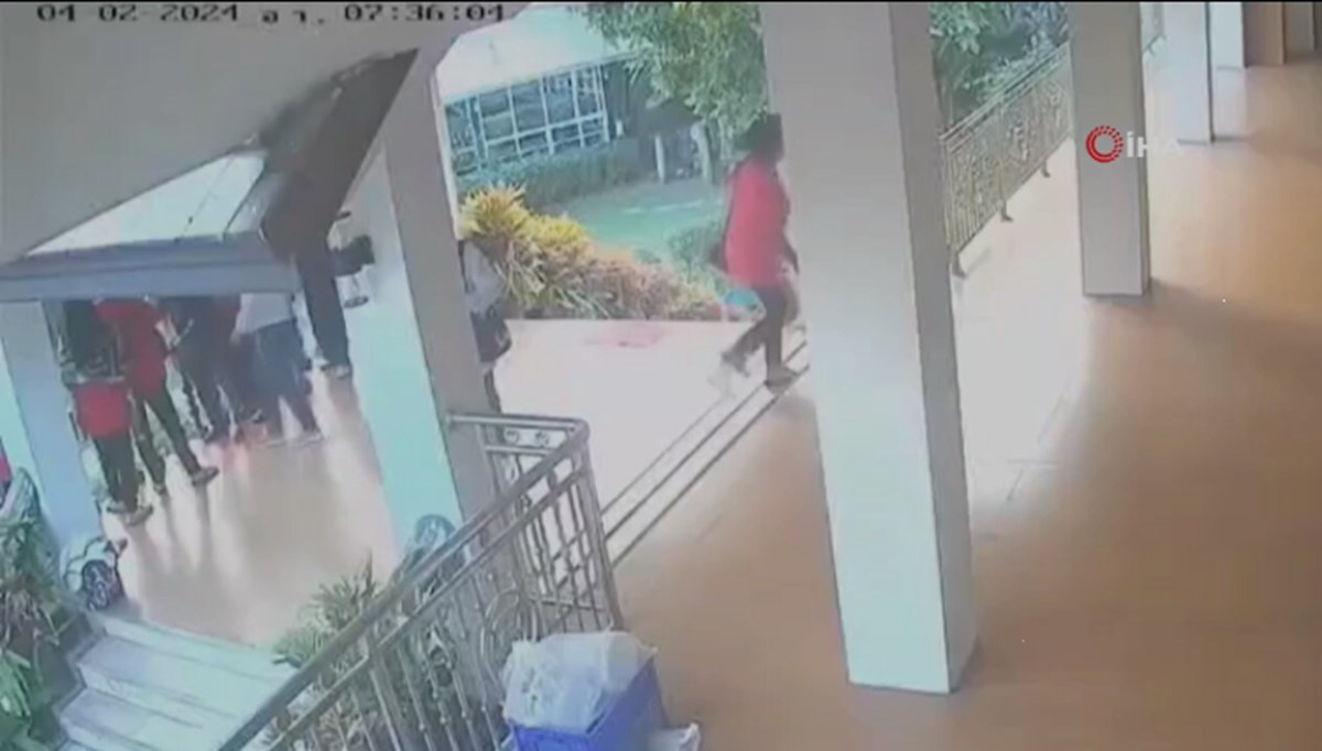 Tayland'da poz verdikleri sırada balkon çöktü: 13 yaralı
