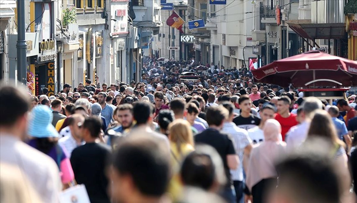 Türkiye'de işsizlik oranı son 42 çeyreğin en düşüğüne geriledi