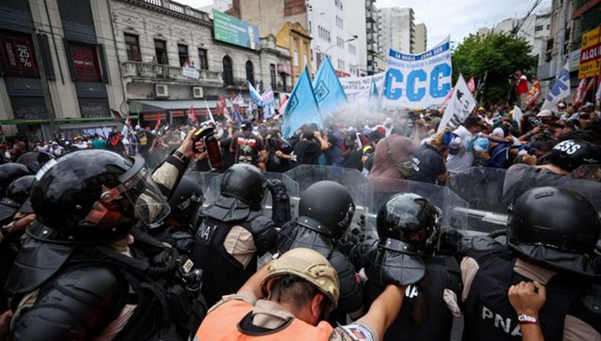 Arjantin halkı, Milei'nin ekonomi politikalarına karşı yeniden sokakta