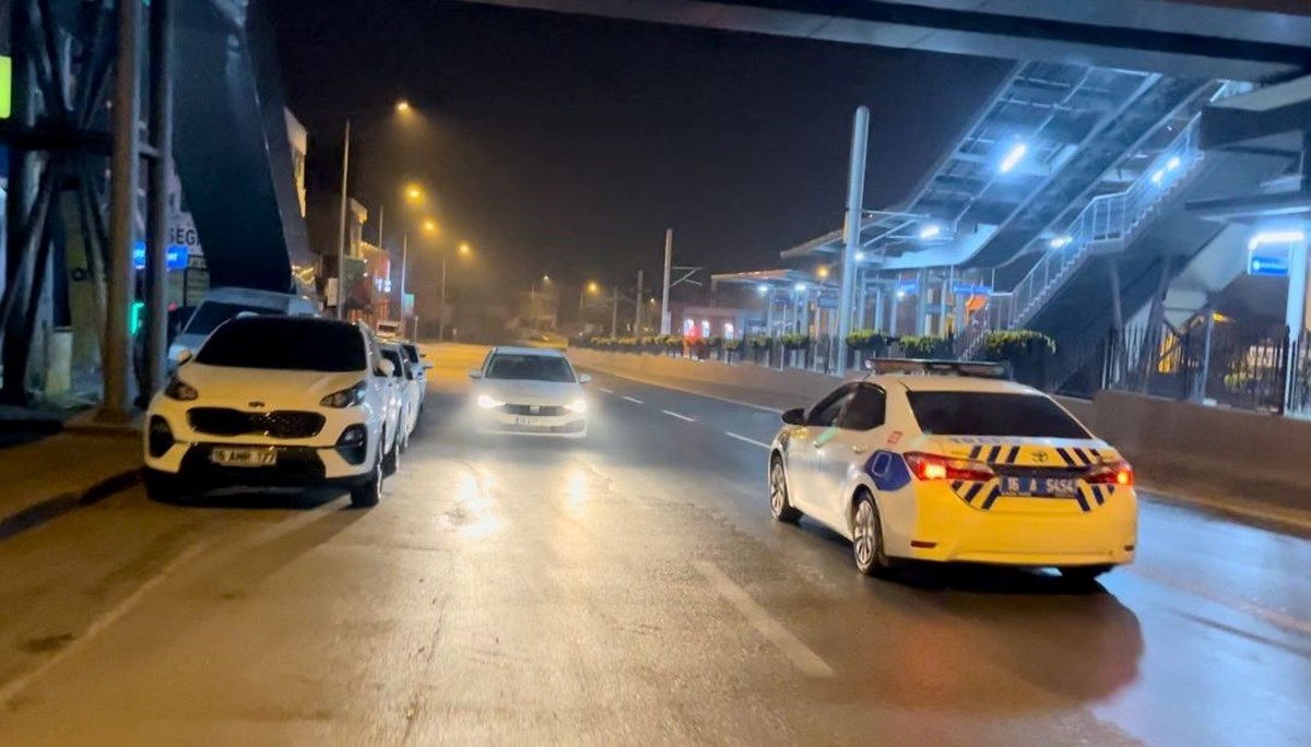 Bursa'da polisi görünce geri vitese taktı, son sürat böyle kaçmaya çalıştı