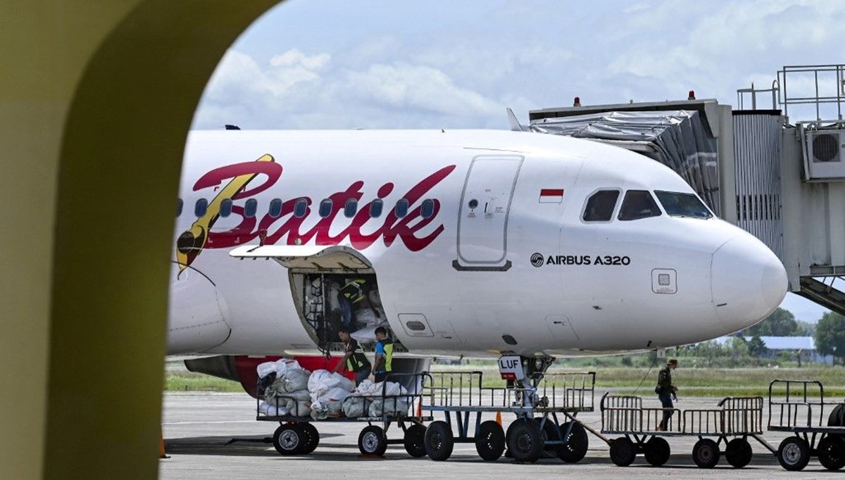Endonezya'da pilotlar uyuyakaldı: Uçak rotasından saptı