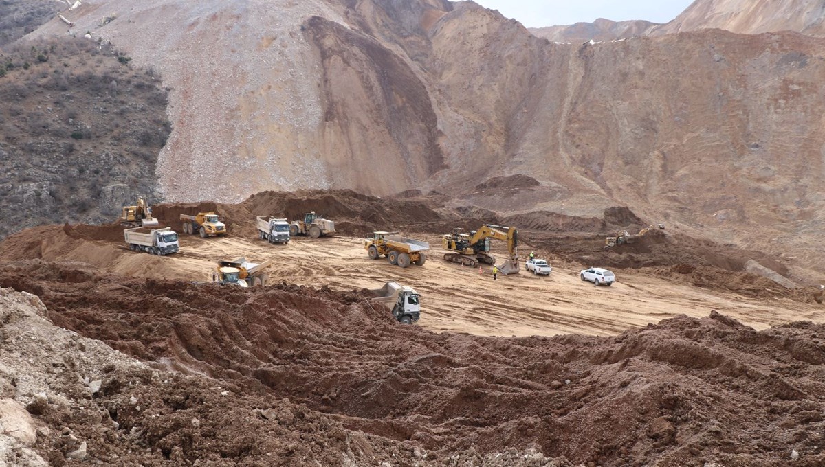 Erzincan'daki maden faciasından yeni görüntü: Milyonlarca metreküp toprak böyle kaydı