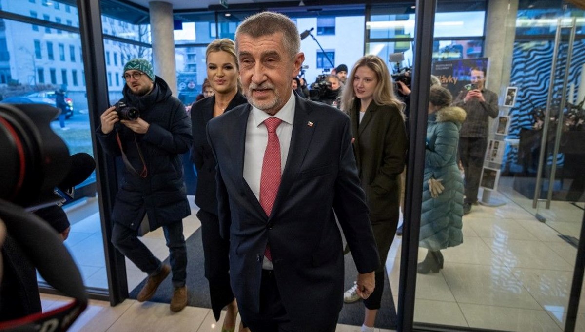 Eski Çek Başbakanının yanlış kişiye attığı mesaj tepki çekti: Danışmanı yerine çevre aktivistine gönderdi